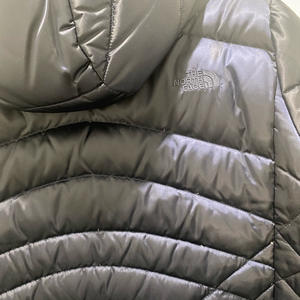 The North Face Women's Puffer Jacket w/hood - Deep Blue (Beautiful Design). - Picture 11 of 12